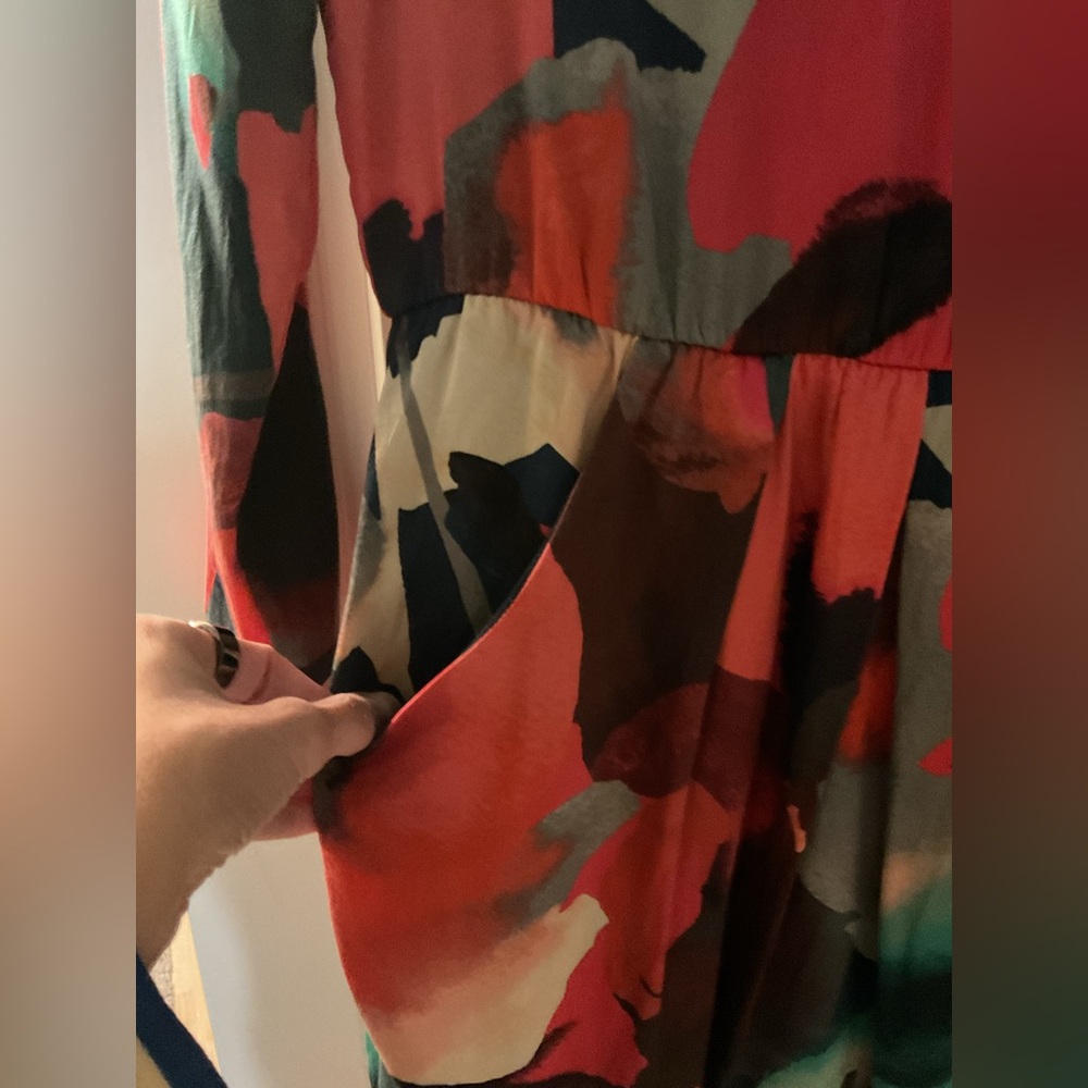 St. John silk dress size 4 - Picture 3 of 4